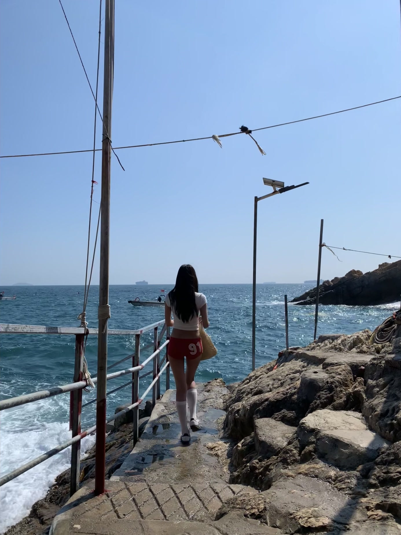 jinnianhui金年会真诚才是必杀技!LPL知名美女粉丝晒无P图照:腿长腰细三围爆 颜值更是没话说!