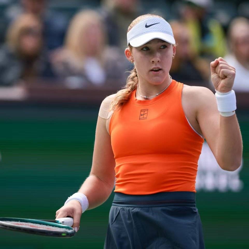 首进印第安维尔斯四强!17岁新星超越郑钦文,10连胜将战斯瓦泰克