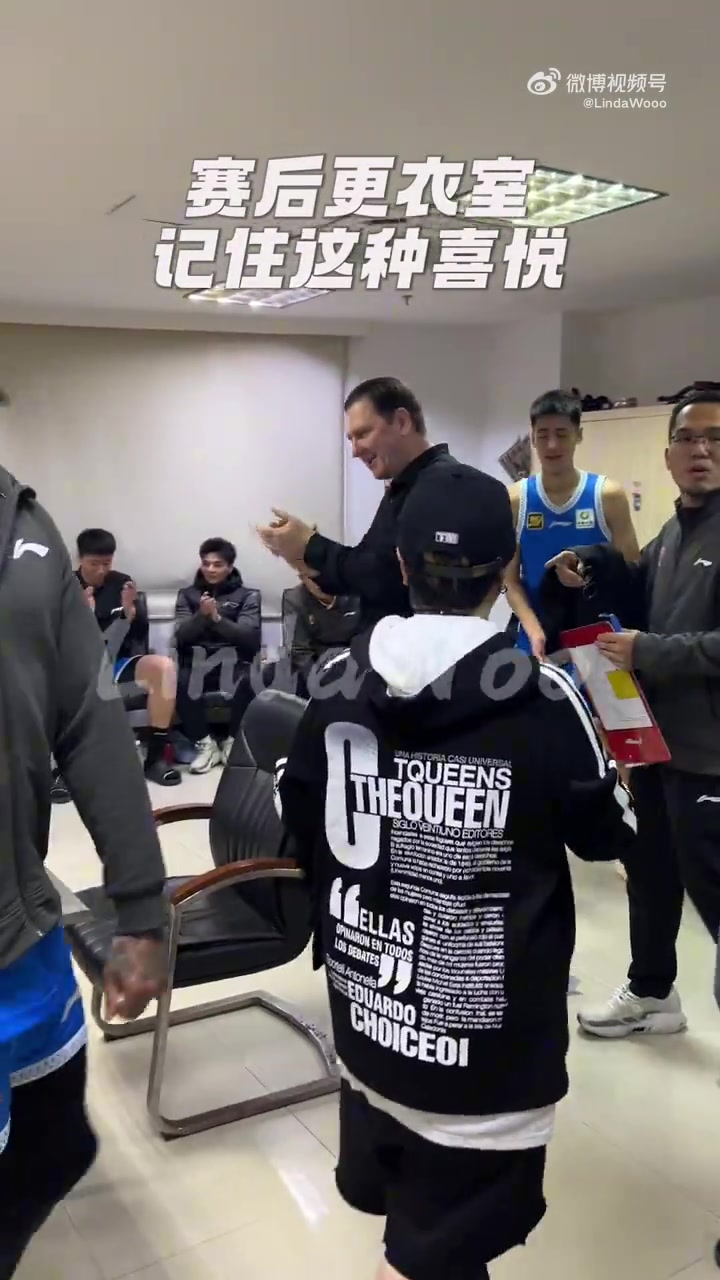 金年会体育力克积分榜第二位的山西!福建男篮在更衣室疯狂淋水庆祝