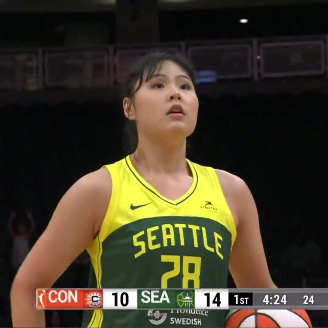 金年会金字招牌诚信至上与自己最爱球员&老队友重聚!李月汝谈适应新球队:在这里非常自如