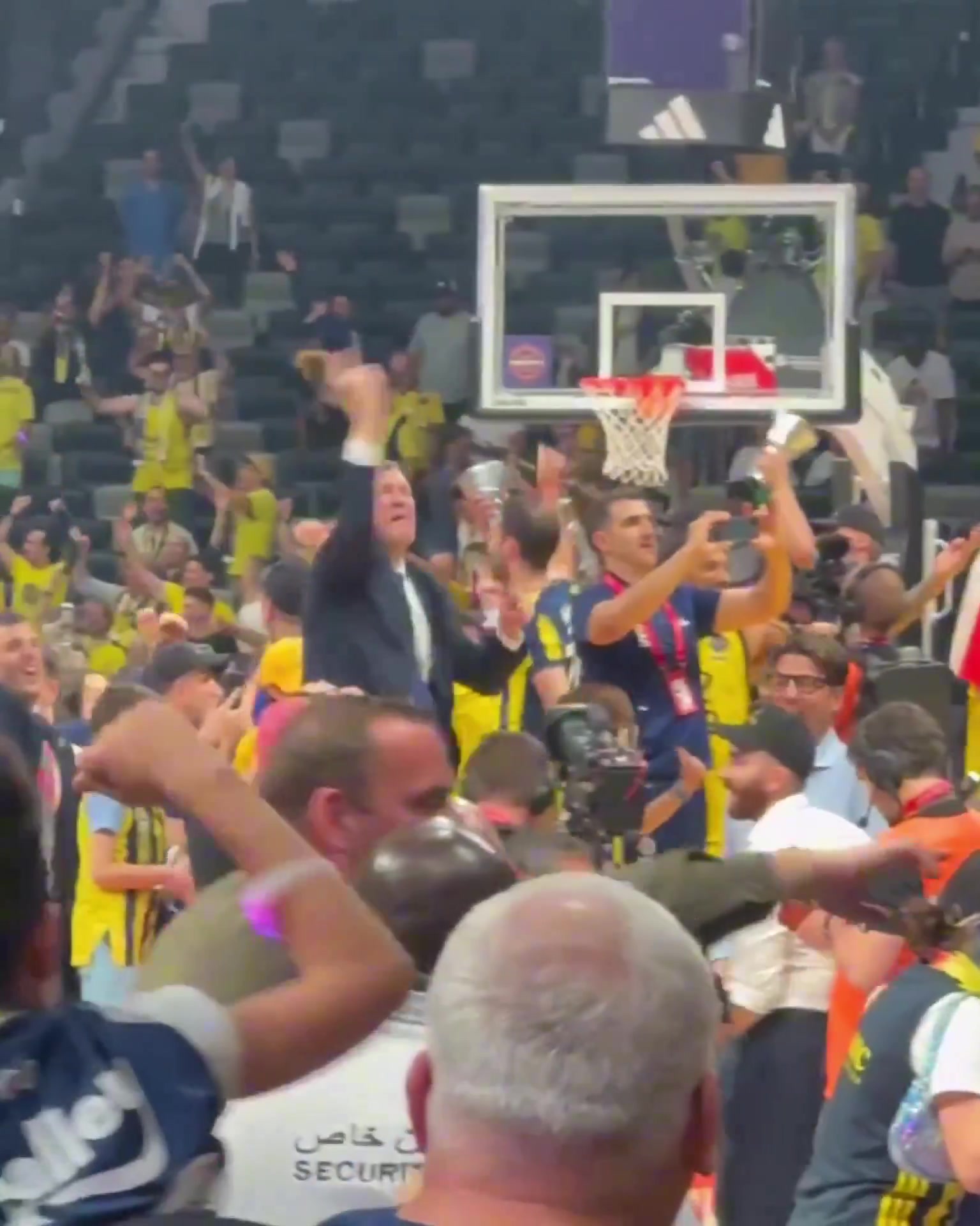 金年会金字招牌信誉至上奖金180万欧💰️费内巴切夺欧篮冠军🏆美国男篮集训成员获MVP